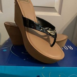 Size 8 women’s wedge flip flops